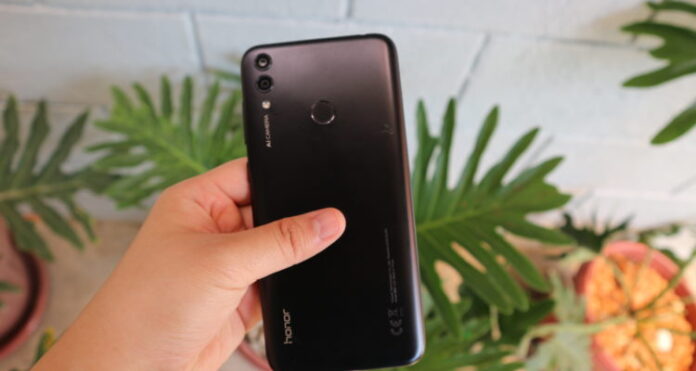 Honor 8C Review: Setting trends